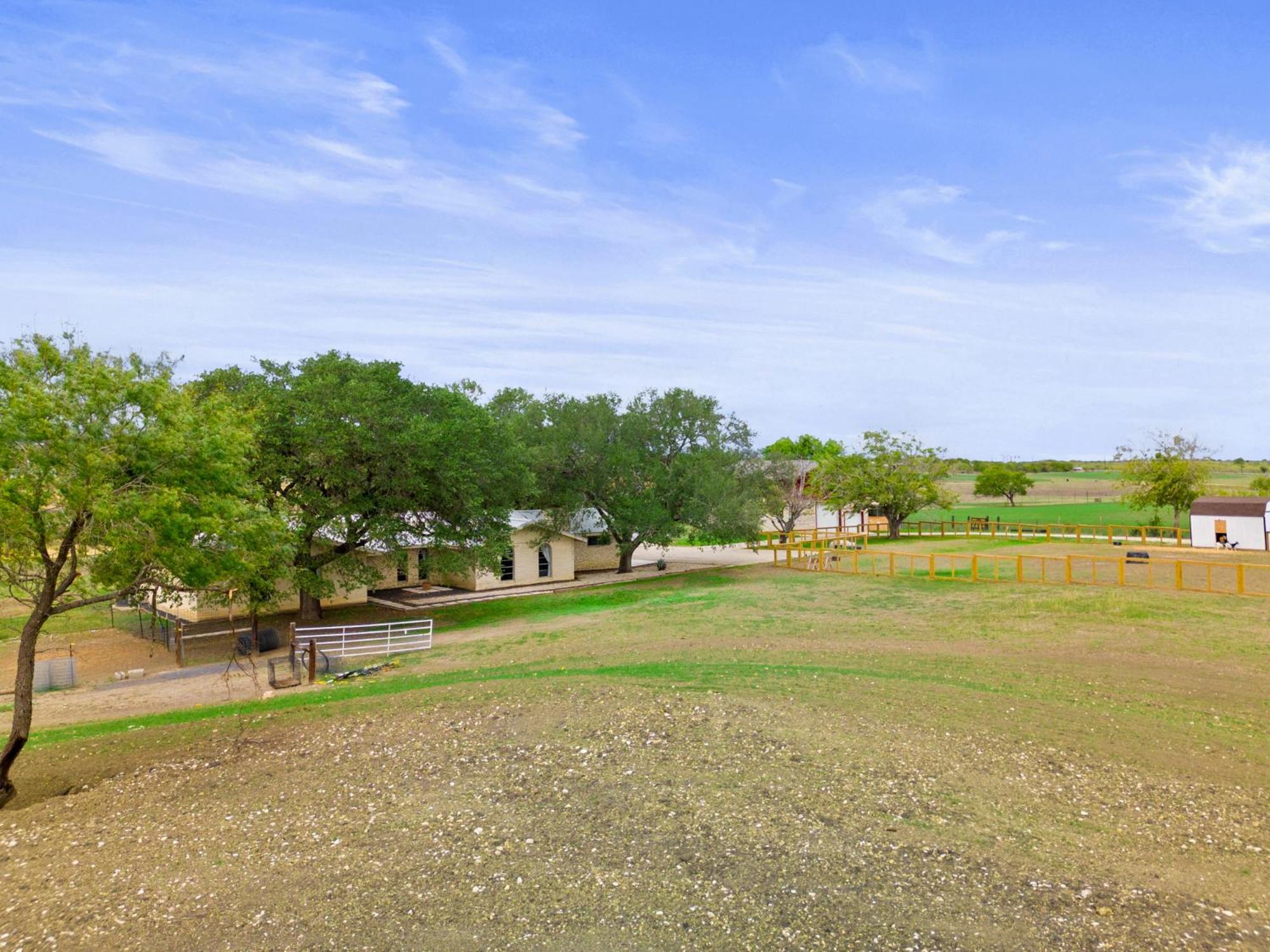 הוילה סן מרקוס Farm Retreat With Jacuzzi, Fire Pit, Mini Goats, Mini Ponies And Mini Cows חדר תמונה